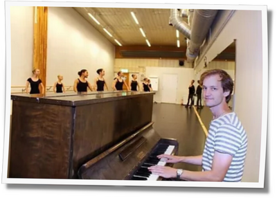 Robin at Rhodins Dansstudio playing the piano